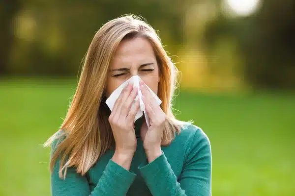 woman in need of allergy treatment in tavares florida